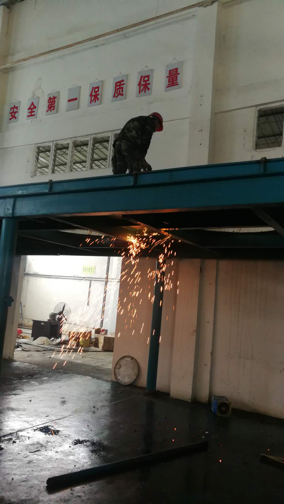 工厂操作平台拆除回收